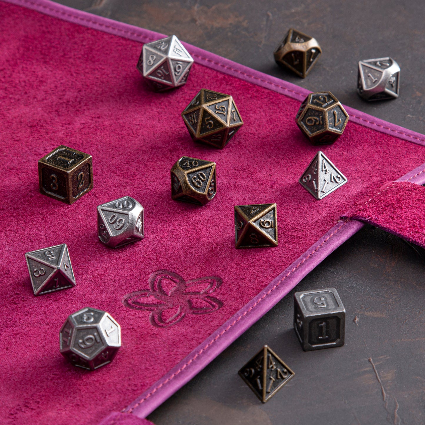 Roll Up RPG Dice Mat including Bronze + Iron metal set - Purple